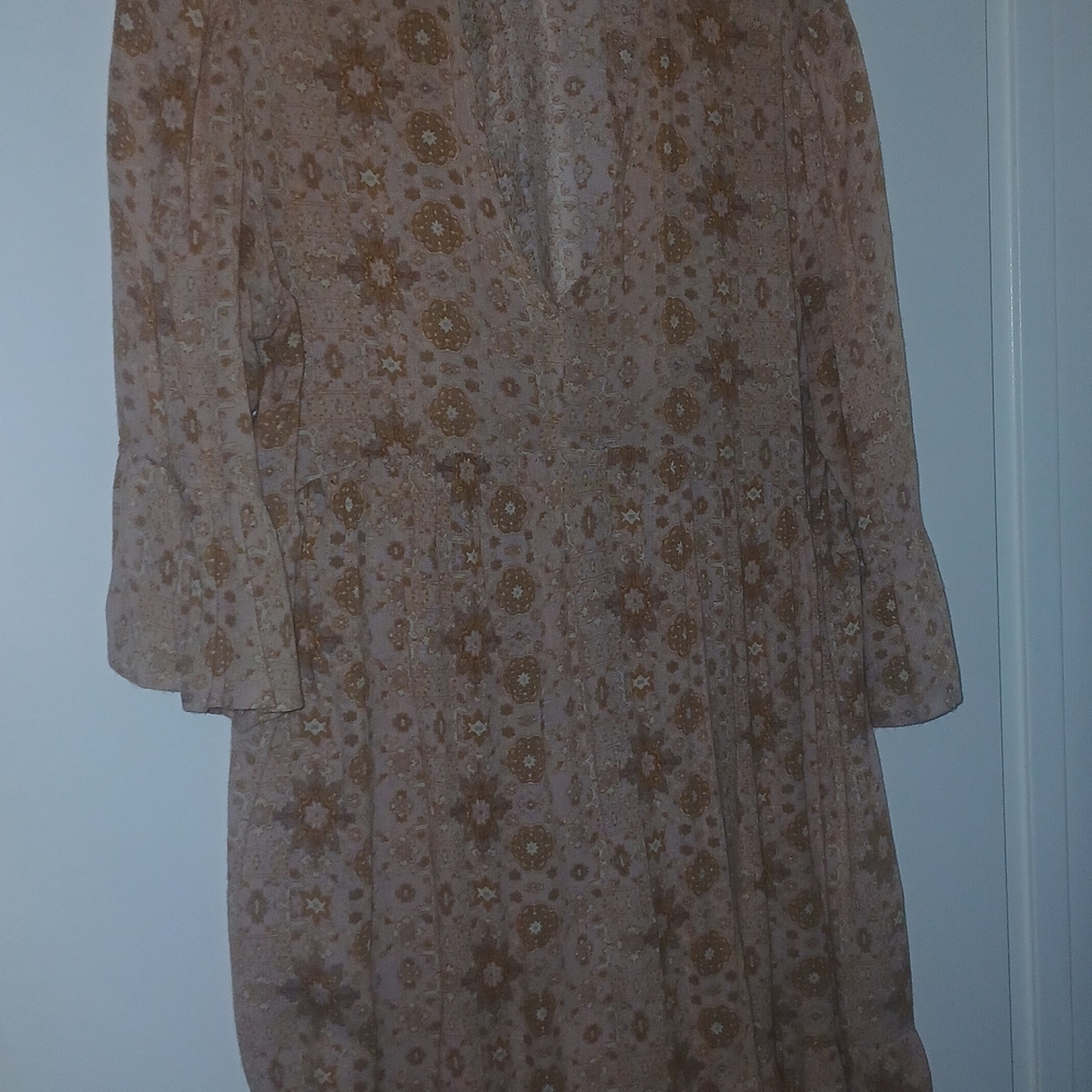 Carly Jean Los Angeles Beige Floral Long Sleeve Dress